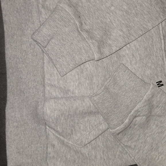 Puma Sweater - Picture 12 of 12